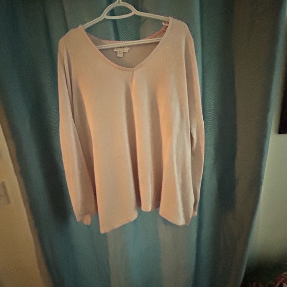 Only  size large aWomen's Soft Cream Long Sleeve Top- new or like new - Picture 3 of 7